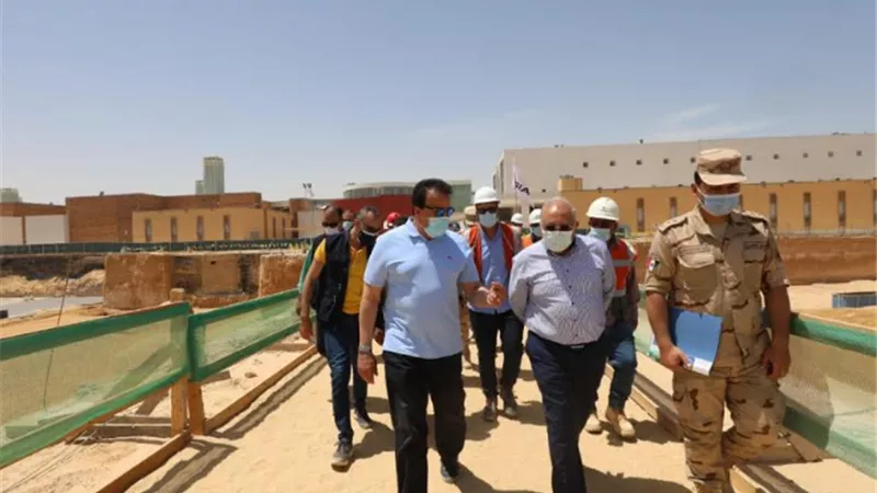 وزير التعليم العالي يتفقد إنشاءات المجمع الأكاديمي الجديد للجامعة المصرية اليابانية