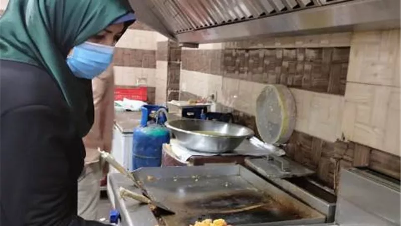 ضبط مواد غذائية مجهولة المصدر و زيوت غير صالحة للاستهلاك الادمي في المنوفية ..صور