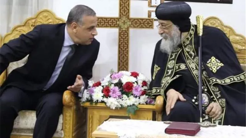 محافظ سوهاج يهنئ البابا 