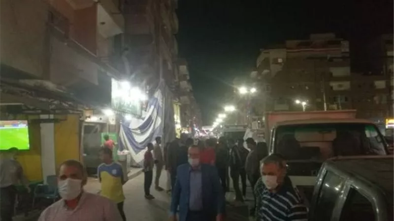 تحرير 30 محضرا ومصادر 15 شيشة في حملة تفتيشية بالإسماعيلية ..صور