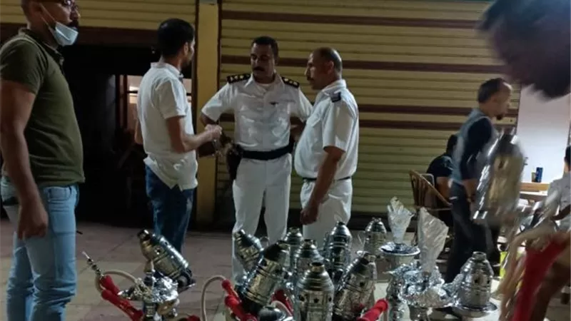 النجار: جهاز 6 أكتوبر يُصر على تطهير المدينة بمصادرة 363 شيشة وتحرير 7 محضر.. بالصور