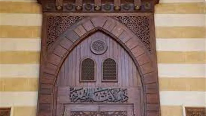 كنت صائما وافطرت فى الطائرة على توقيت مصر مع ان الشمس لم تكن غابت بعد؟