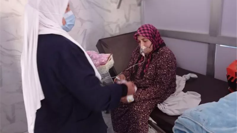 الأطقم الطبية بصدر بالزقازيق تقدم الدعم لمرضى العزل بيوم ترفيهى..صور