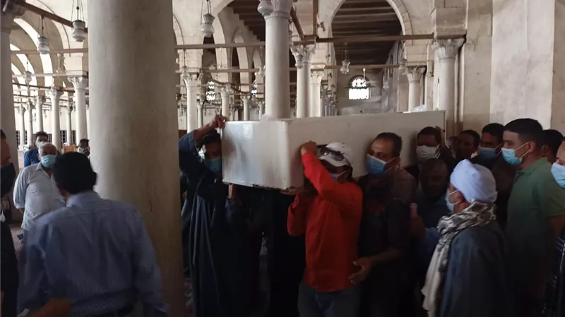 تشييع جثمان فقيد الحركة العمالية محمد وهب الله من مسجد عمرو بن العاص إلى مثواه الأخير