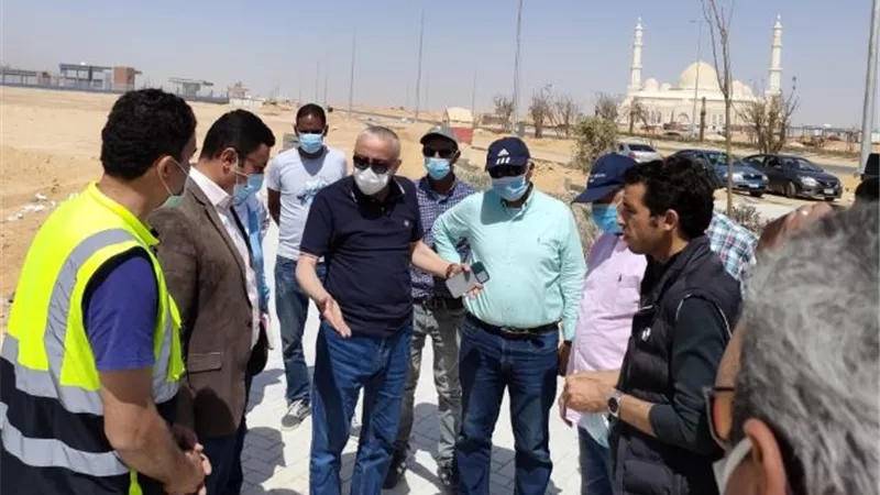 نائب وزير الإسكان يتفقد المشروعات بأحياء العاصمة ويوجه للعاملين التهنئة بعيد العمال.. بالصور