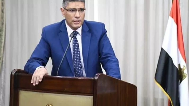 رئيس جهاز 6 أكتوبر يهنىء الأخوة المسحيين بمناسبة عيد القيامة والعمال فى عيدهم