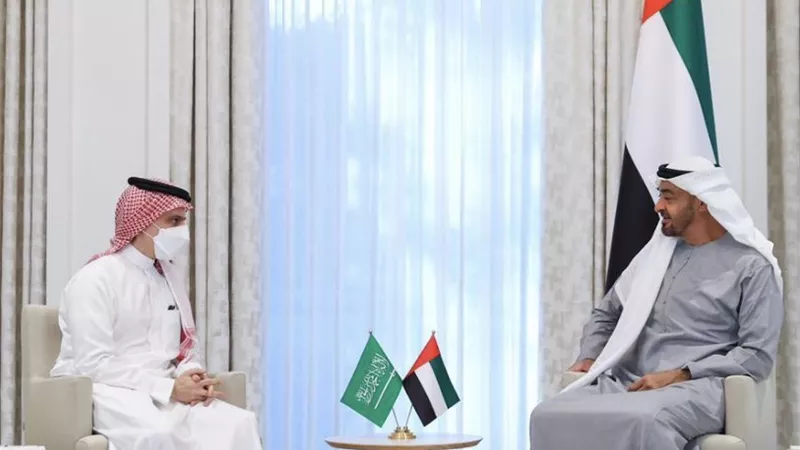 ولي عهد أبو ظبي يبحث مع وزير الخارجية السعودي التعاون المشترك