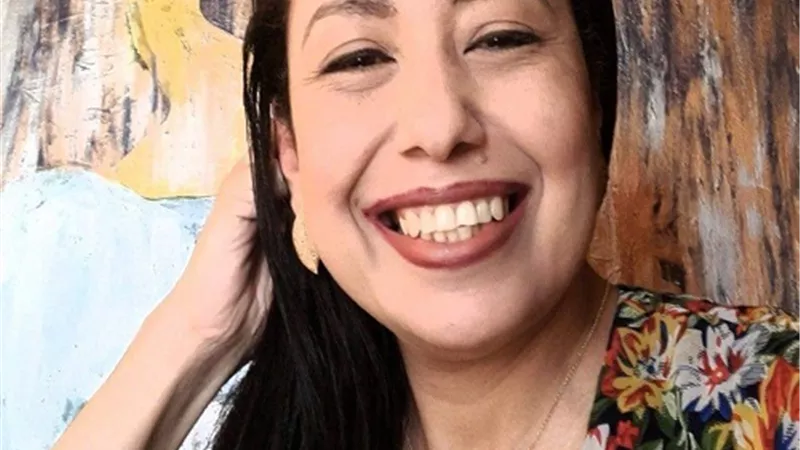 الفنانة وفاء ياديس تعلن اطلاق معرضها حالات قمرية
