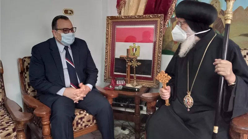 وسط اجراءات احترازية .. نائب محافظ شمال سيناء يهنىء المسيحيين بعيد القيامة المجيد
