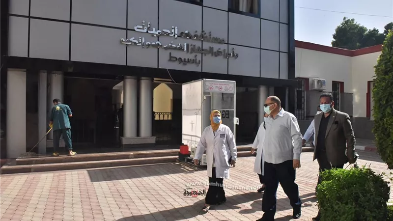 محافظ أسيوط يتفقد مستشفي الصدر والحميات لمراجعة مخزون الأكسجين وتوافر الأدوية والمستلزمات الطبية