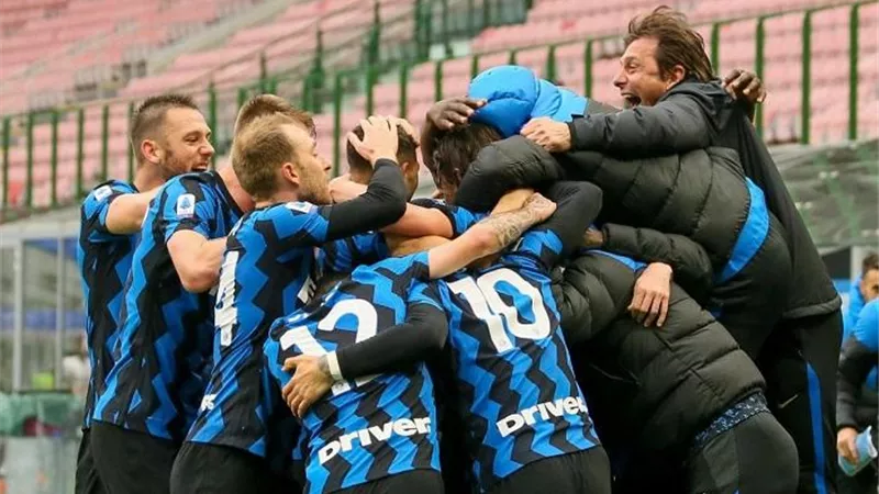 رسميا.. إنتر ميلان يستعيد الدوري الإيطالي بعد غياب 11 عاما