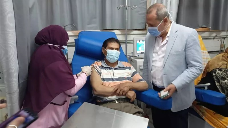 بدء تطعيم مرضى الغسيل الكلوى بلقاح فيروس كورونا بالدقهلية