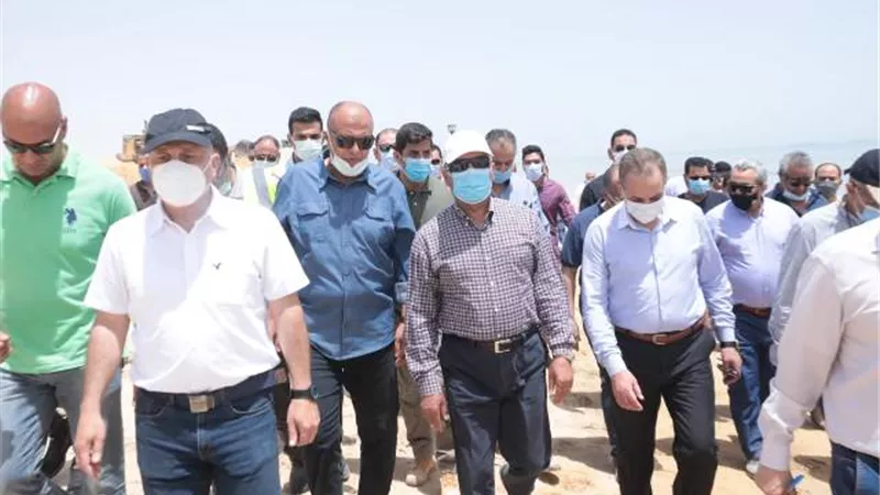 وزير النقل يتفقد أعمال التطوير بميناء السخنة لتحويله إلى أكبر ميناء محوري على البحر الأحمر و الشرق الأوسط..صور