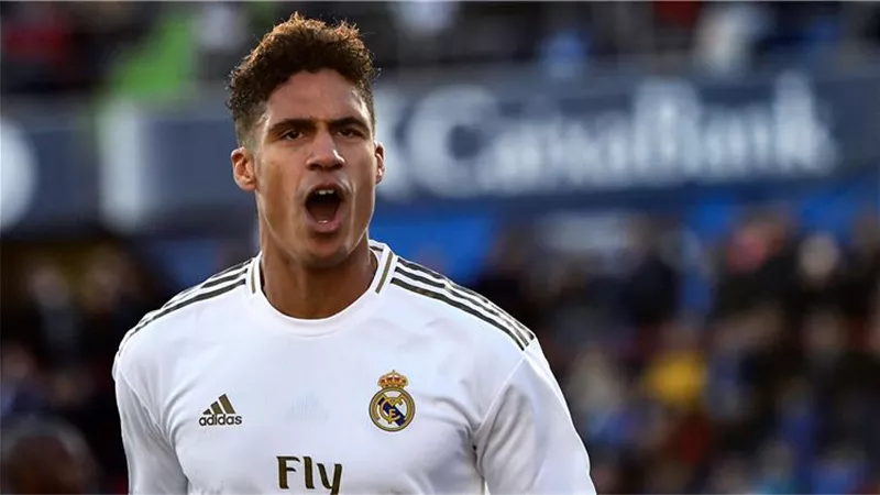 رسمياً.. ريال مدريد يُعلن غياب رفائيل فاران عن مواجهة تشيلسي