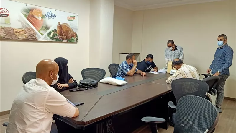 تطعيم عمال المصانع بلقاح كورونا بالشرقية
