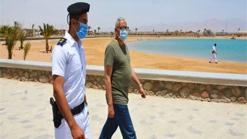 سكرتير عام محافظة جنوب سيناء يتابع إغلاق الشواطئ العامة والمتنزهات بالطور
