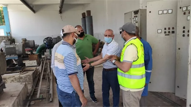 رئيس مياه قنا يتابع سير العمل بمشروعات مبادرة 