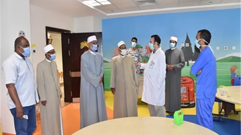 وفد وعظ الأقصر الأزهرية يدعم المرضى بخطب دينية بمستشفى شفاء الأورمان