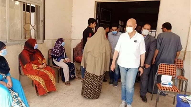 مسعود يتابع الفرق المتحركة لتطعيم المواطنين بلقاح كورونا بدور المناسبات والمصانع بأبوحماد