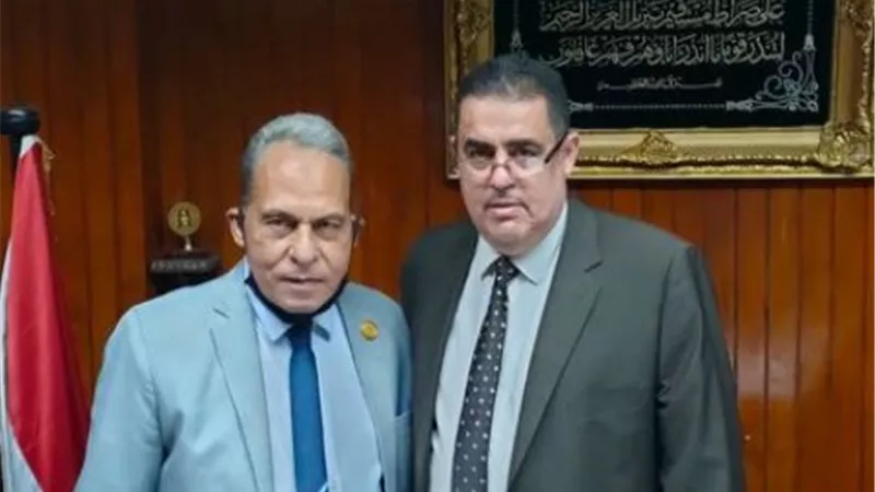 النائب رمضان امام يبحث مشكلات هيئة الأوقاف مع أهالي الإسماعيلية ..صور