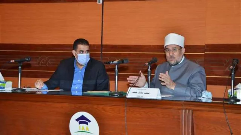 وزير الأوقاف يكرم عددًا من القيادات بالهيئة والوزارة