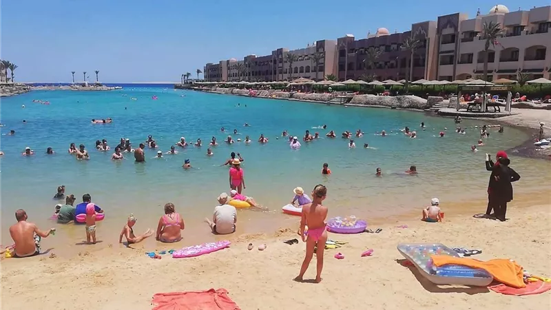 محافظ البحر الأحمر يكشف تفاصيل عودة الرحلات الروسية إلى مصر