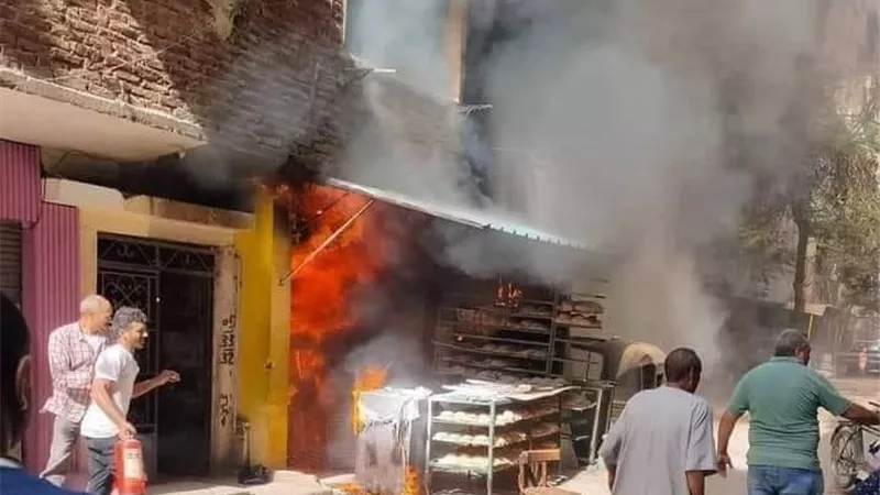 ننشر الصور الأولى لحريق مخبز دار السلام .. إرتفاع عدد الشهداء وإصابة صاحب الفرن ونجاة عامل السير