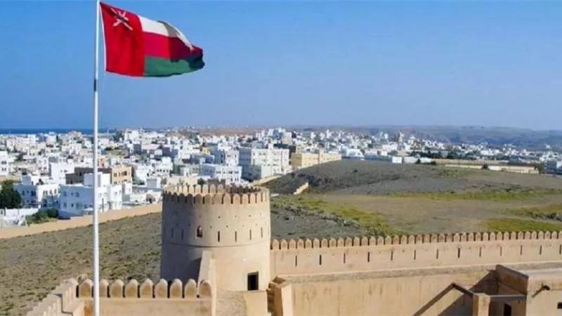 سلطنة عمان تقرر تمديد تعليق دخول القادمين إليها من 14 دولة