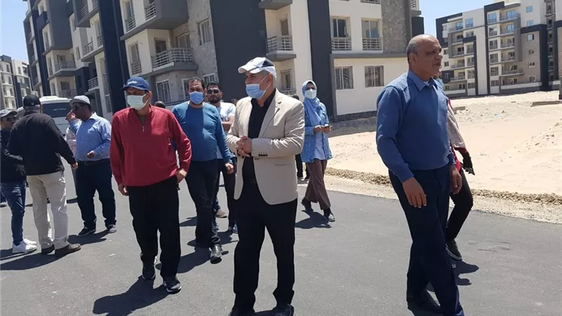 مسئولو الإسكان يتفقدون الوحدات السكنية والمشروعات الخدمية بالمنصورة الجديدة