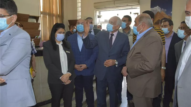 محافظ الجيزة يتابع بدء التطبيق التجريبي لمنظومة التراخيص والاشتراطات البنائية الجديدة