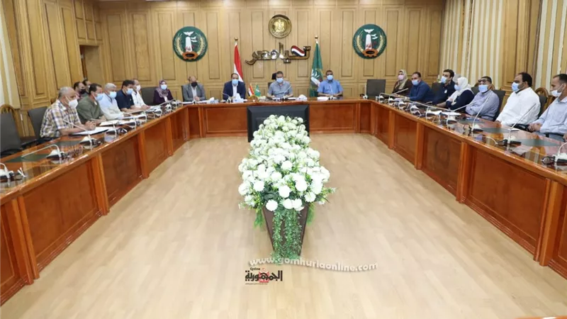 وقف التعامل مع الشركات غير الجادة فى رصف الطرق بالمنوفية ... صور