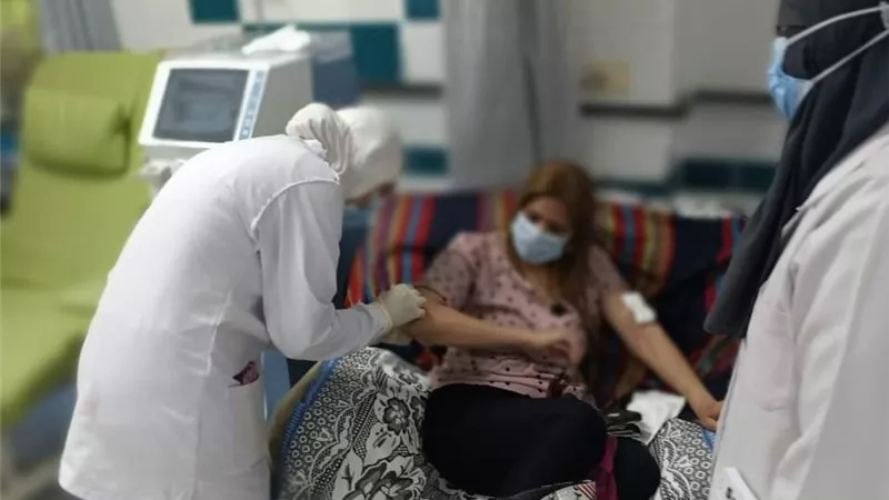 تطعيم مرضى الغسيل الكلوي بلقاح فيروس كورونا بمستشفى الغردقة العام