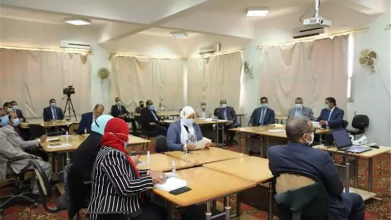ختام أولى الدورات التدريبية لمركز تنمية قدرات القيادات الأكاديمية بجامعة جنوب الوادى