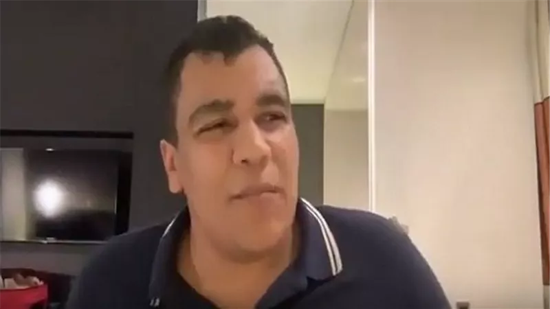 مصطفى البنا يفقد اعصابه بسبب 