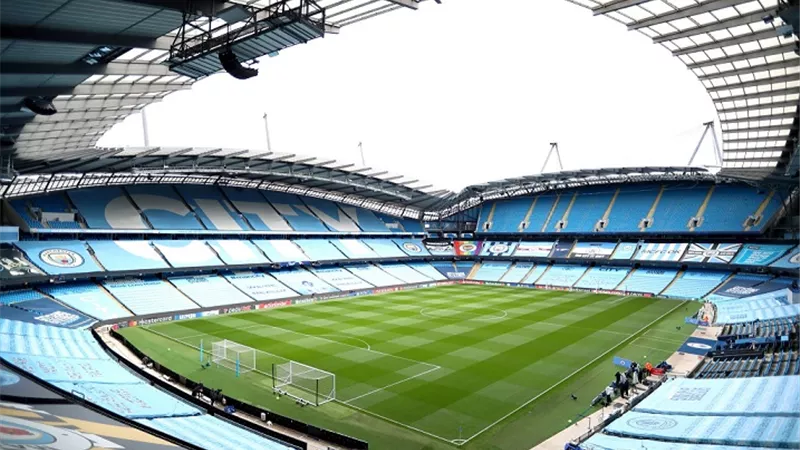 تزين ملعب الاتحاد لأستضافة قمة دورى الأبطال بين مانشستر سيتى وسان جيرمان.. شاهد