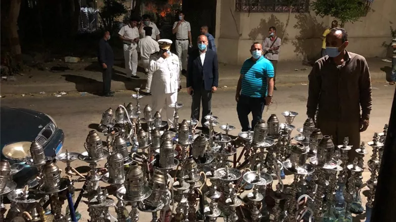 مصادرة ١٢٠٠ شيشة من حى السفارات وعباس العقاد وغلق ١٠ مقاهى غير مرخصة..