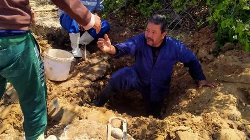 مياه القناة تواصل أعمال ملس وتطهير شبكات الصرف الصحي بقطاع الإسماعيلية..صور