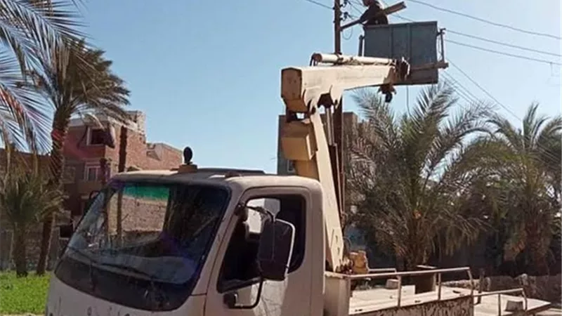 محافظ أسيوط: حملات نظافة وتمهيد طرق وتشجير وصيانة الإنارة بقرى مراكز الغنايم والبداري وصدفا