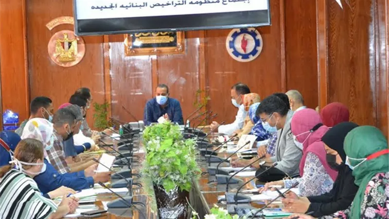 التنسيق بين الادارات المكانية ونقابة المهندسين وجامعة السويس لتسهيل الإجراءات والقضاء علي الروتين الحكومي