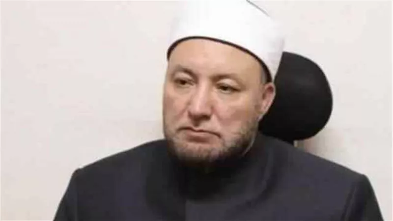 * ما حكم حرق المصحف القديم التي تكون أوراقه متهالكة أو الأوراق المكتوب بها القرآن فماذا يفعل فيها الإنسان؟