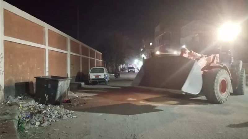 رفع ١٥ طن مخلفات إستكمالاً لحملات النظافة بمنطقة حى جنوب مدينة الأقصر