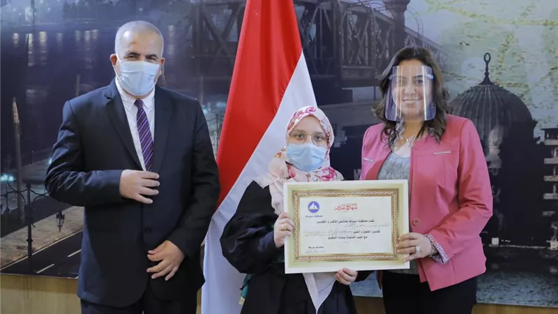 إحتفالًا بليلة القدر.. محافظ دمياط تكرم الطلاب الفائزين بمسابقة حفظ القرآن الكريم