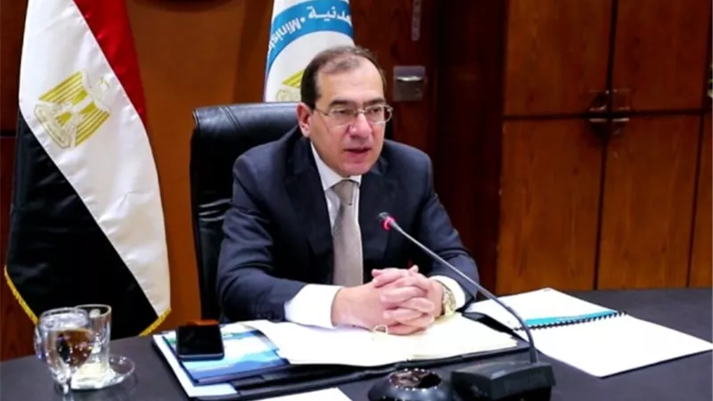 تنفيذا لاتفاق الملا وزايد.. غدا بدء باكورة تطعيم الأطقم الطبية في مراكز قطاع البترول بلقاح فيروس كورونا
