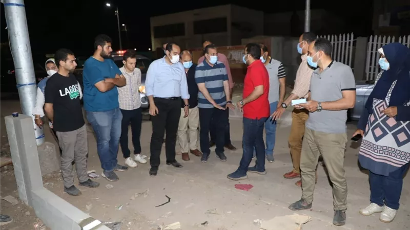 محافظ المنوفية يأُمر بإزالة كافيه مُخالف لقرارات الغلق بحي غرب.. صور