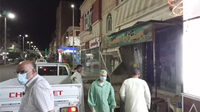 الإلتزام بإغلاق المحلات والمقاهى بالبحرالأحمر ورئيس سفاجا تقود حملة لمتابعة تطبيق قرارات رئاسة الوزراء