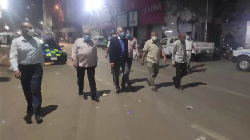جولة مسائية لمحافظ الجيزة للتأكد من مواعيد الاغلاق
