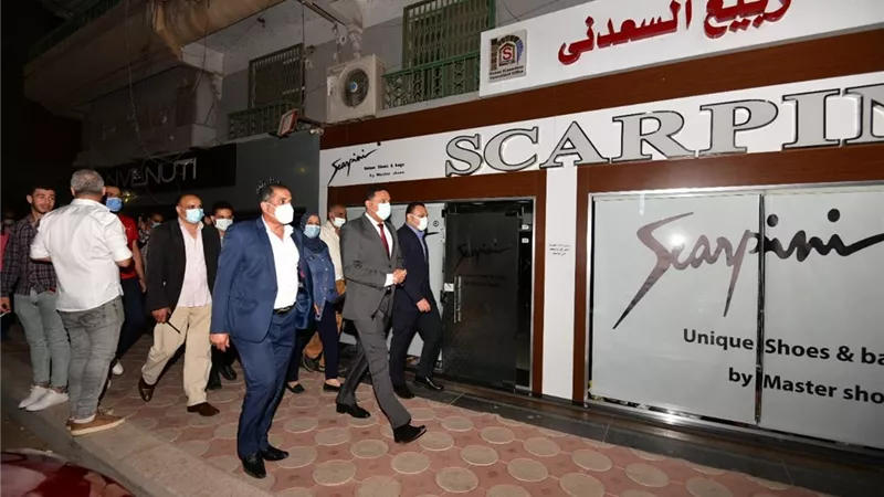 سكرتير عام الأقصر يتفقد أعمال الإجراءات الإحترازية وغلق المحال بشوارع المدينة