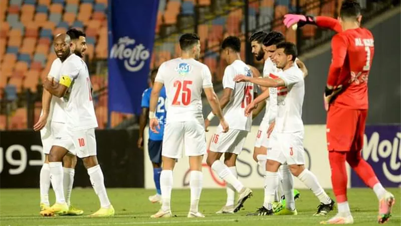 تفاصيل الخلاف بين الجهاز الفني للزمالك والحكم الرابع في مباراة سموحة