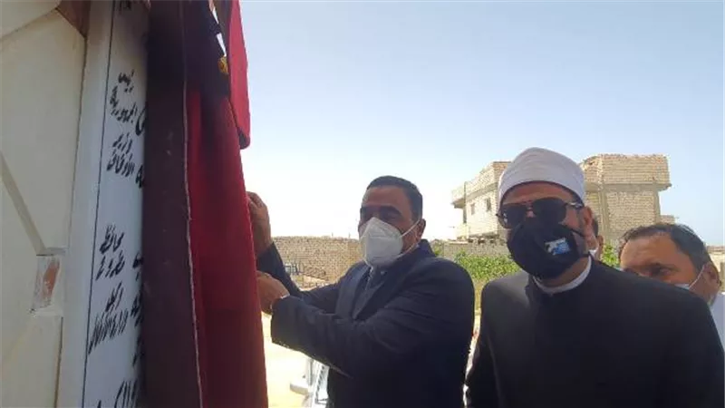 محافظ مطروح يفتتح ٤ مساجد بمدينة الحمام