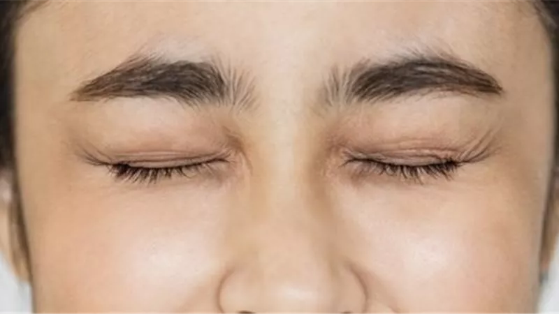 الفرق بين النمص وتخفيف شعر الحاجب ؟..... دار الإفتاء تجيب